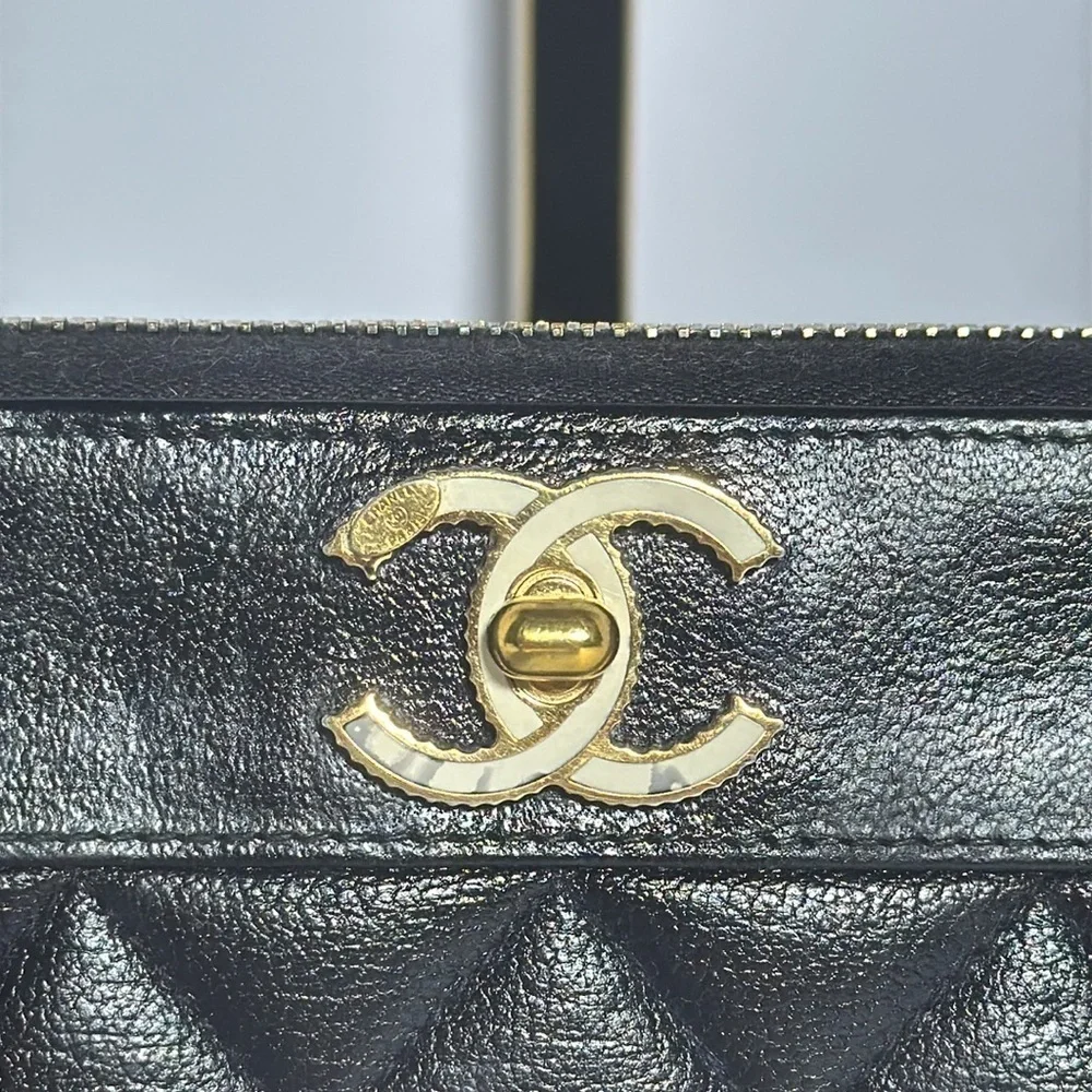 AUTHENTIC BLACK LEATHER CHANEL ZIPPY WALLET